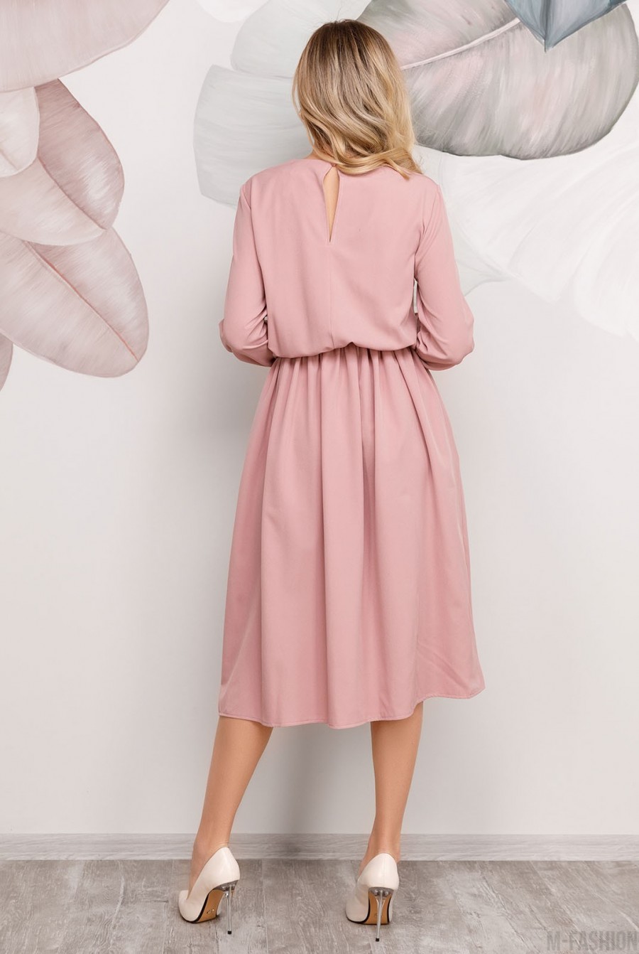 Розовое классическое приталенное платье- Фото 3