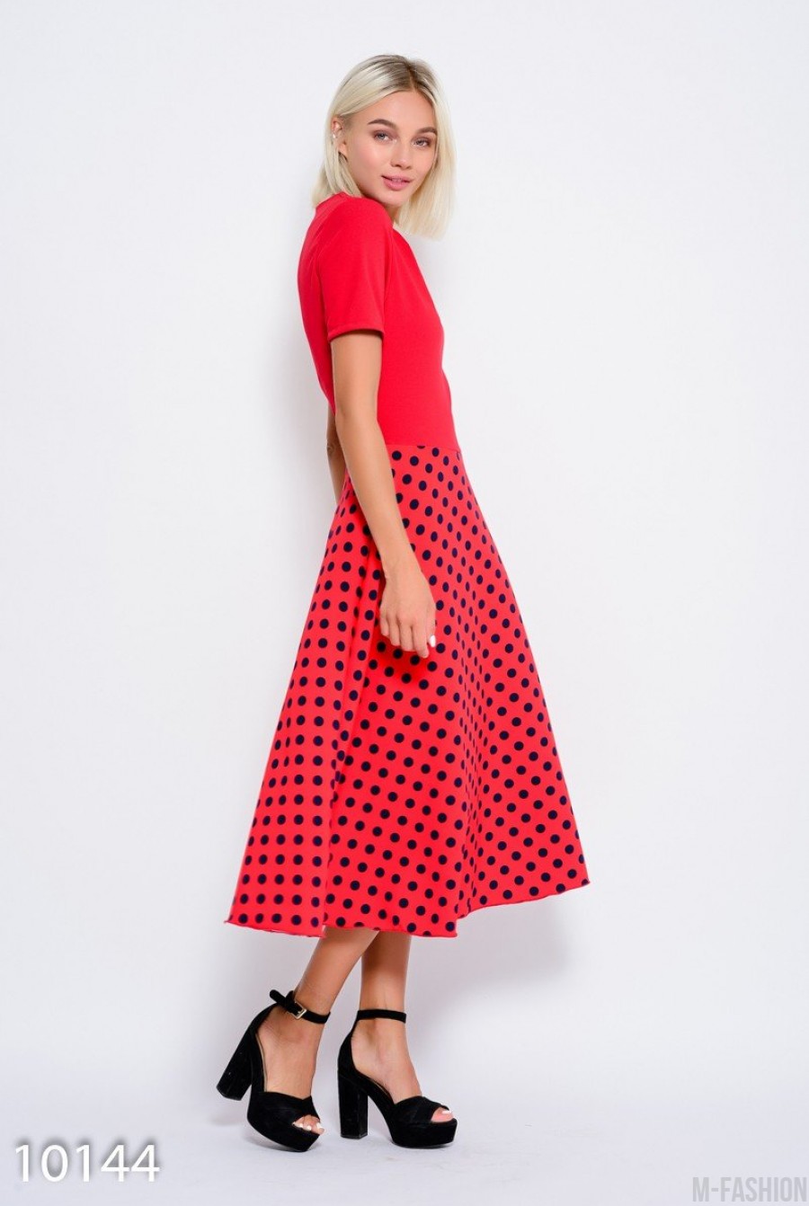 Красное комбинированное платье миди с расклешенной юбкой в горошек- Фото 2