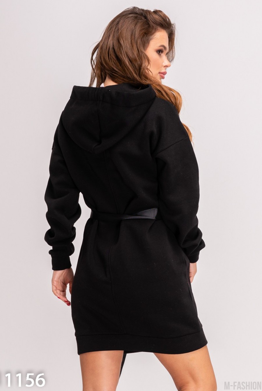 Утепленное флисом черное платье с капюшоном- Фото 3