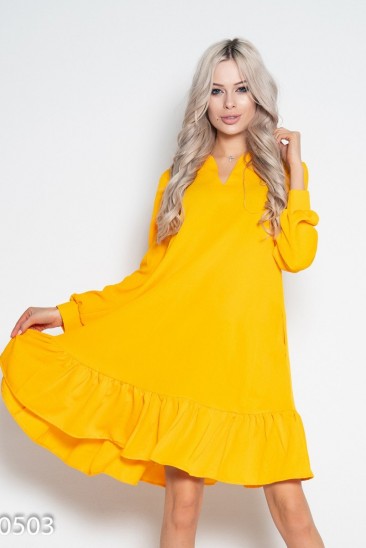 Желтое крепдешиновое платье с воланом