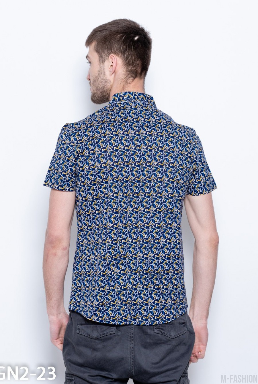Темно-синяя рубашка с геометрическим принтом- Фото 5