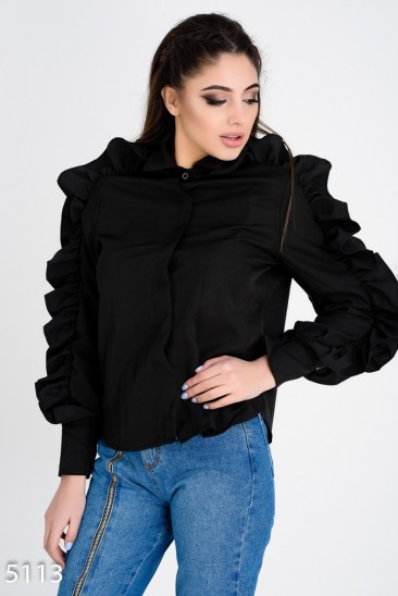 Черная женская рубашка с объемными необычными воланами по линии рукавов