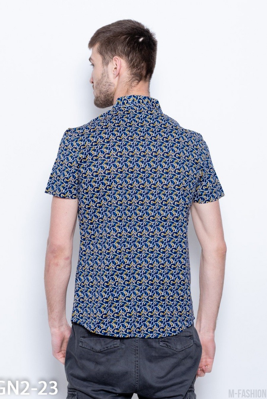 Темно-синяя рубашка с геометрическим принтом- Фото 4