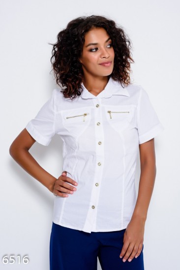 Белая коттоновая рубашка с короткими рукавами и карманами на молниях на груди