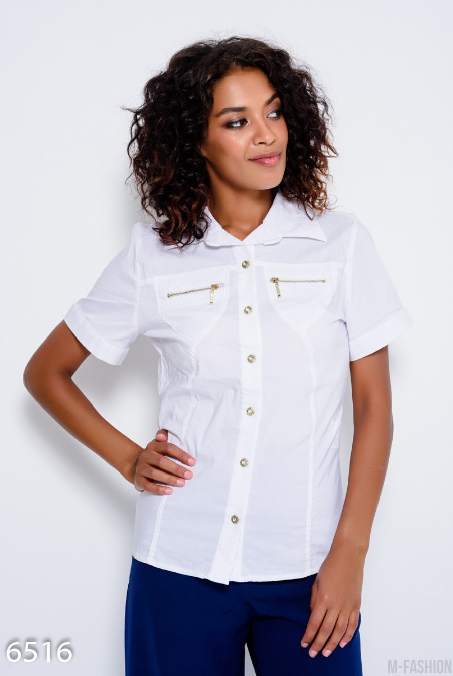 Белая коттоновая рубашка с короткими рукавами и карманами на молниях на груди - Фото 1