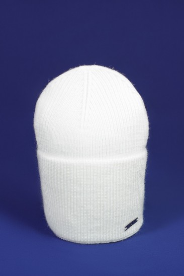 Белая шерстяная шапка с широким подворотом
