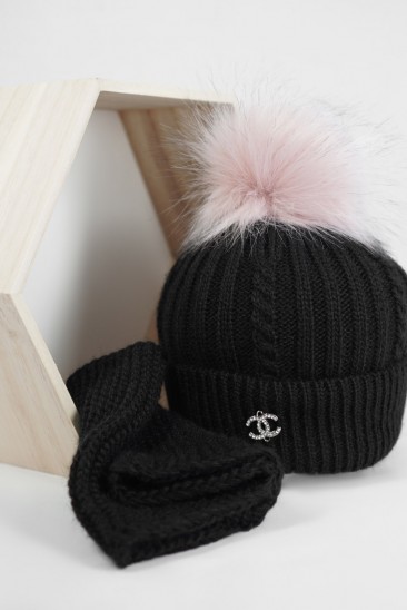 Черный зимний комплект с шапкой и хомутом