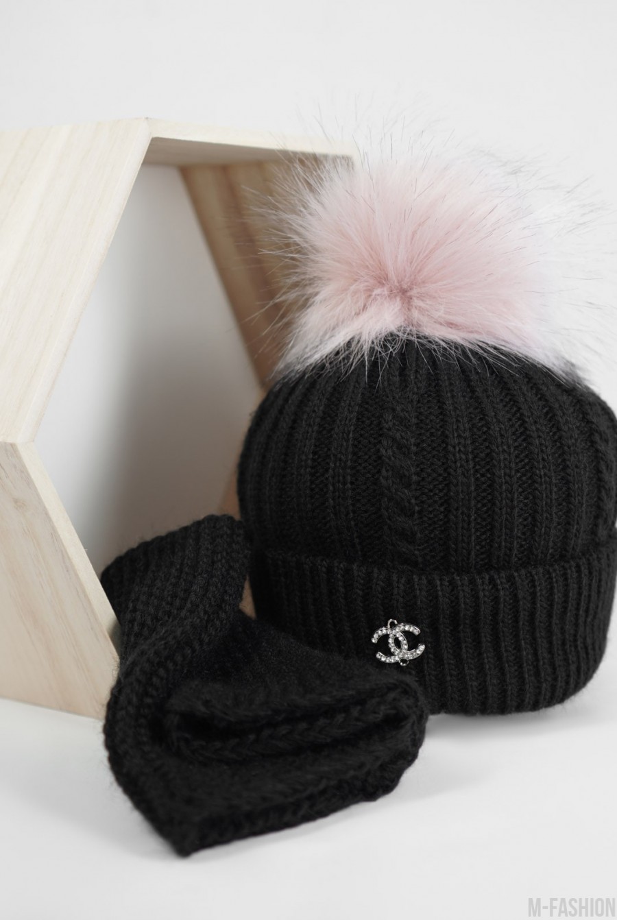 Черный зимний комплект с шапкой и хомутом - Фото 1