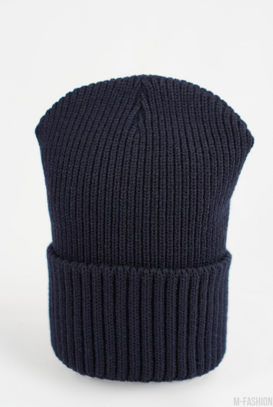 Темно-синяя однотонная вязанная шапка бини - Фото 1