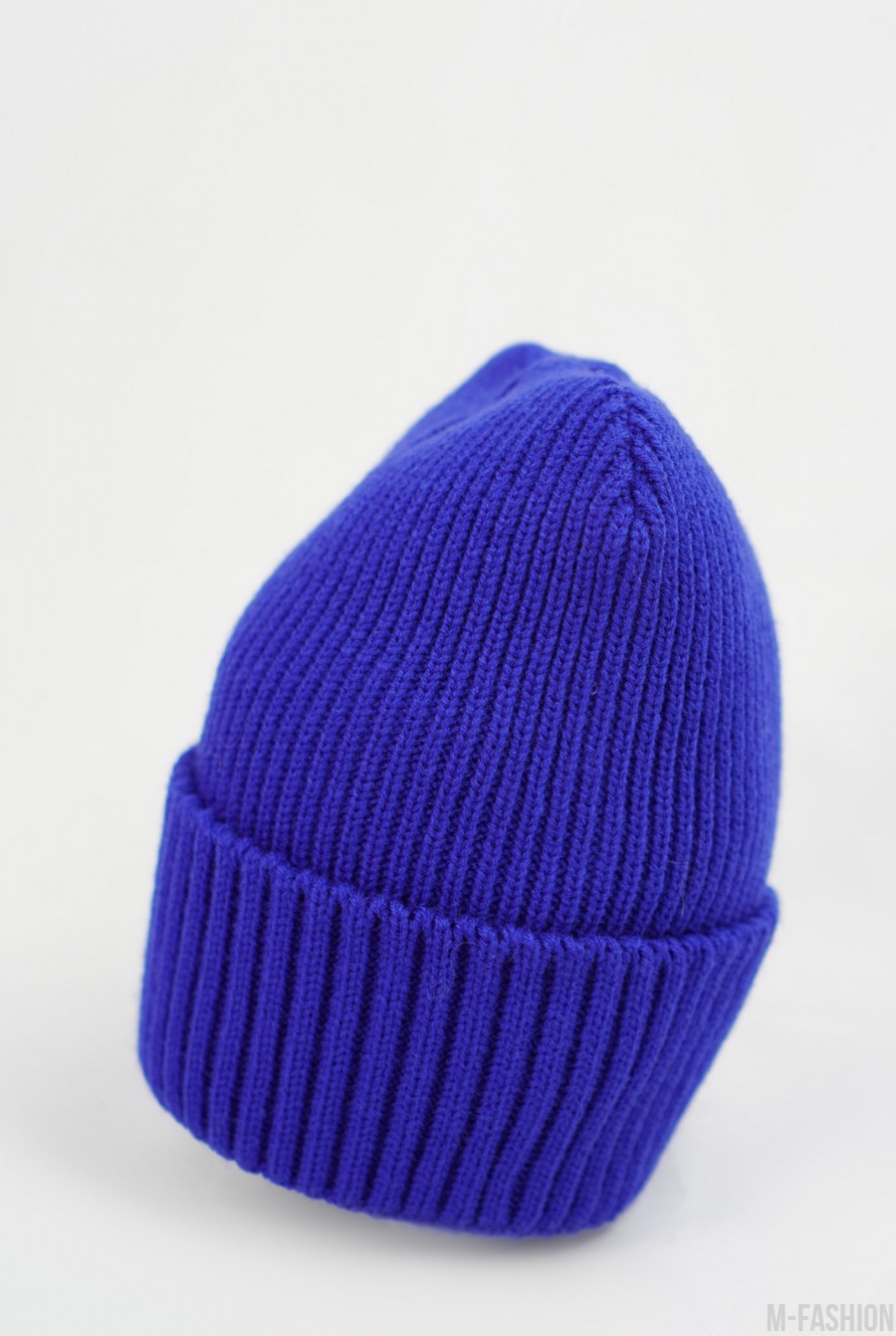 Синяя однотонная вязанная шапка бини- Фото 2
