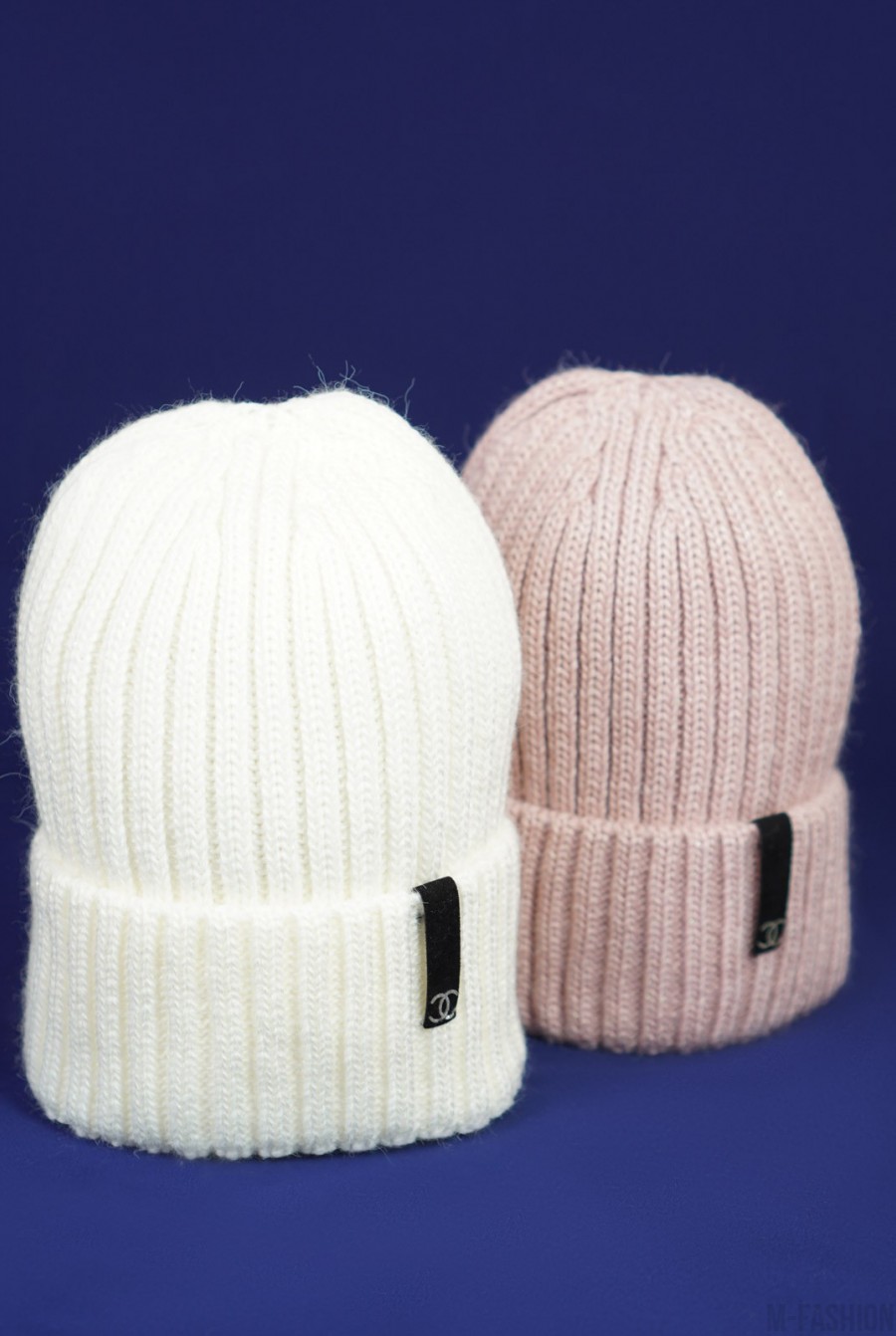 Молочная теплая шерстяная шапка бини - Фото 1