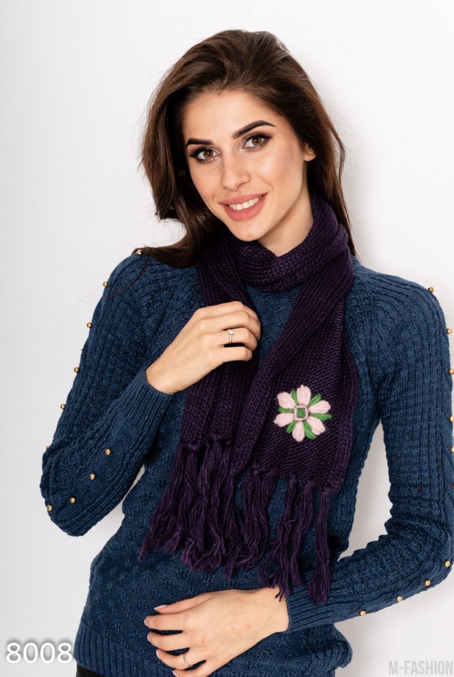 Фиолетовый шерстяной вязаный шарф декорированный вышивкой и бахромой - Фото 1