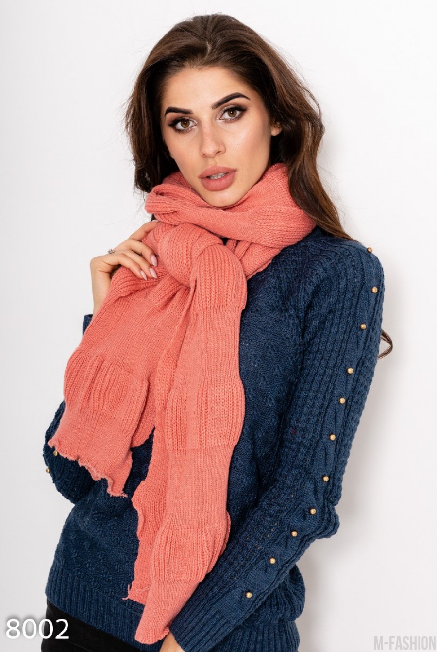 Персиковый шерстяной длинный шарф декоративной вязки - Фото 1