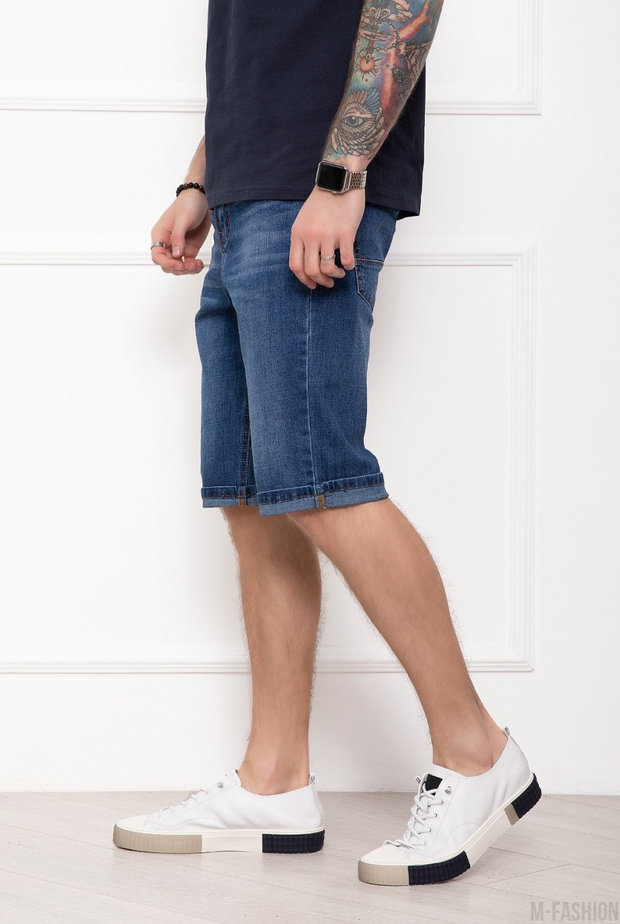 Синие джинсовые шорты с потертостями- Фото 2