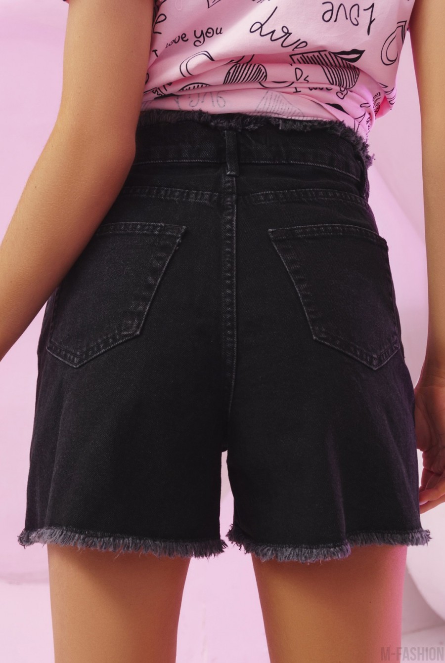 Черные джинсовые шорты с бахромой- Фото 3