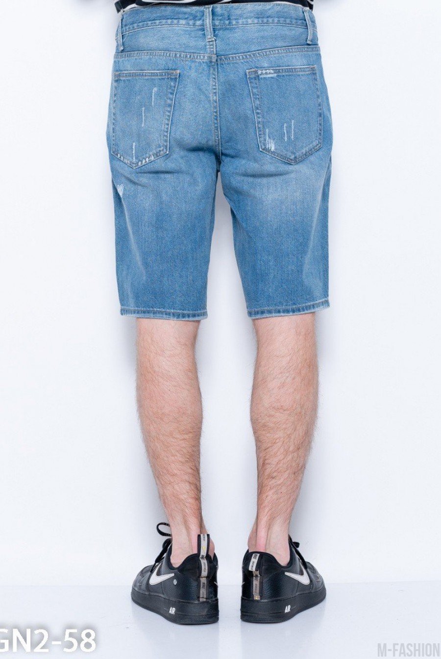 Голубые рваные и потертые джинсовые шорты- Фото 3