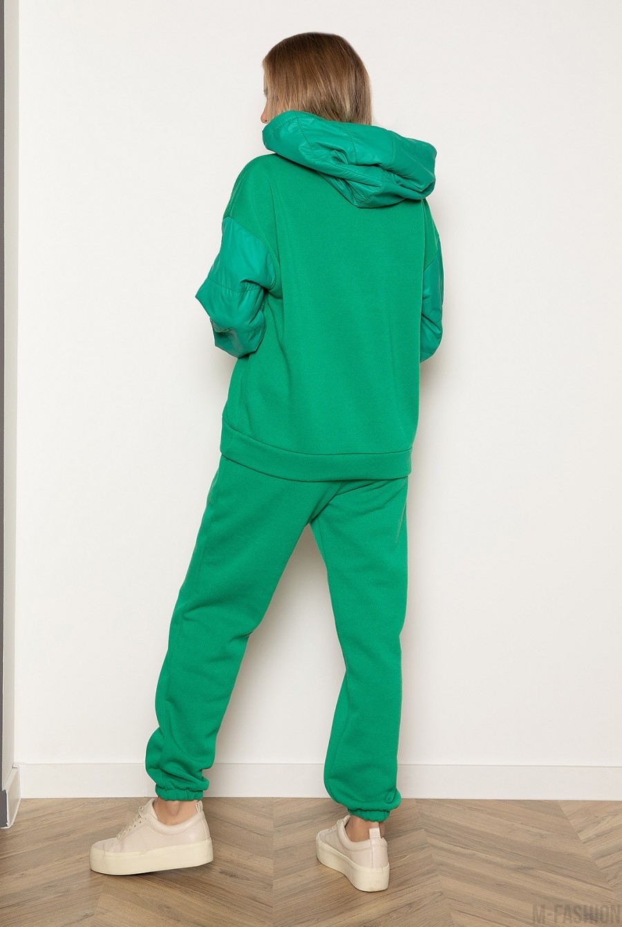 Зеленый теплый комбинированный костюм с вставками из плащевки- Фото 3