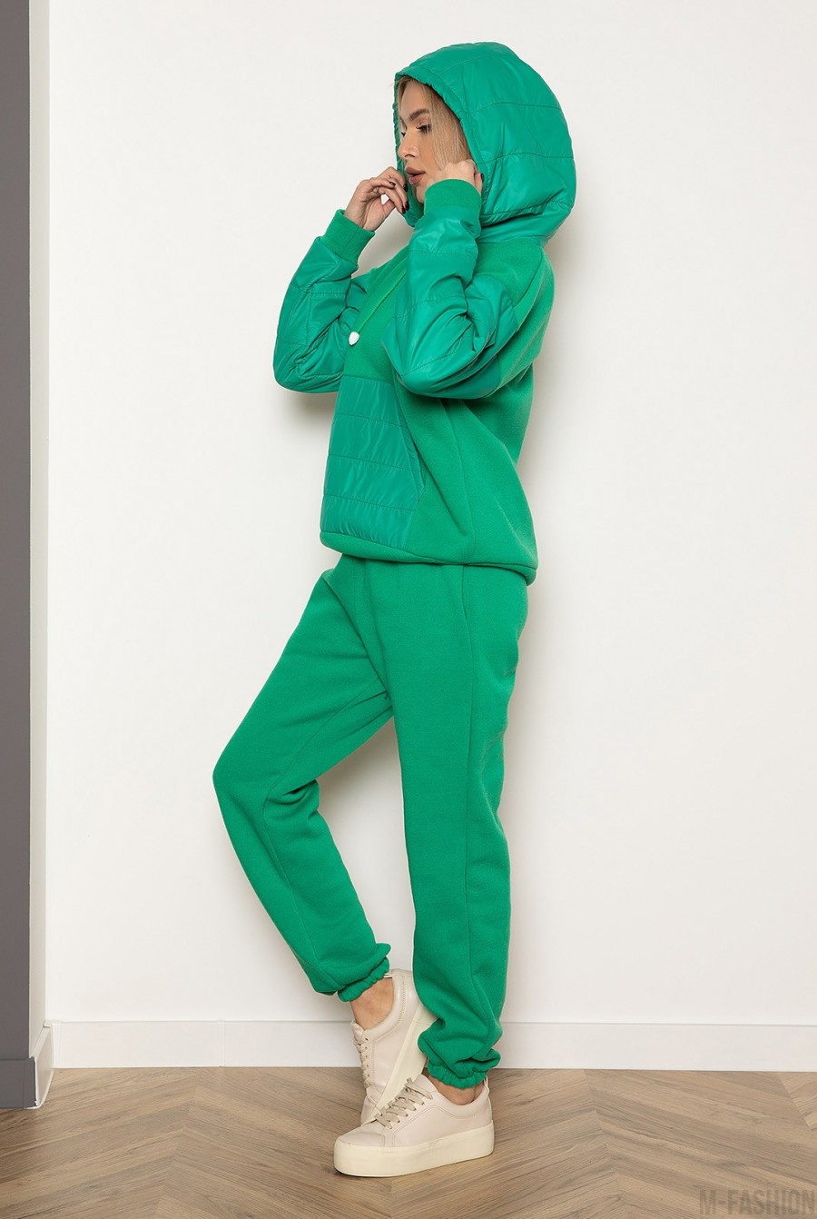 Зеленый теплый комбинированный костюм с вставками из плащевки- Фото 2