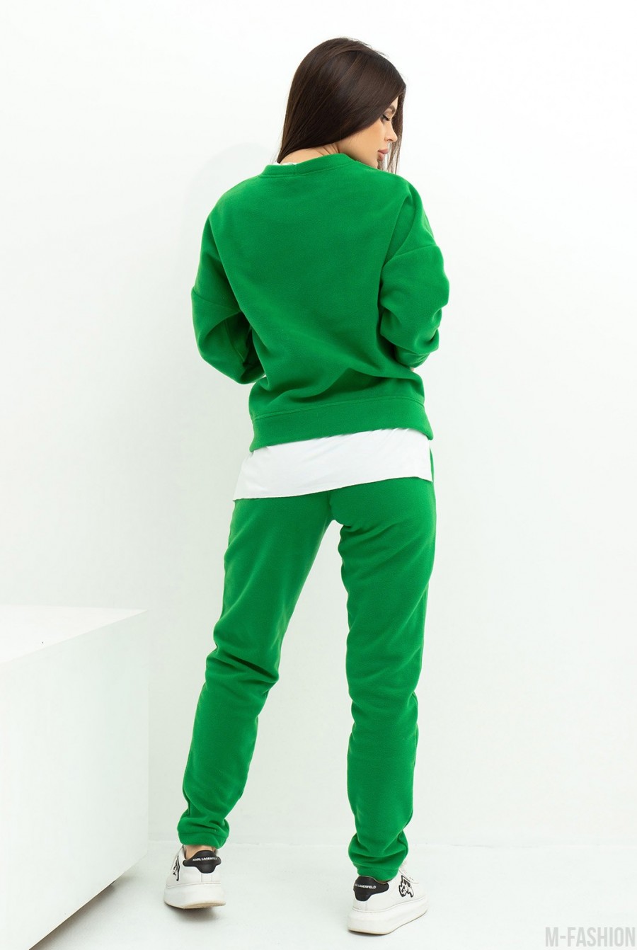 Зеленый костюм с белой вставкой- Фото 3