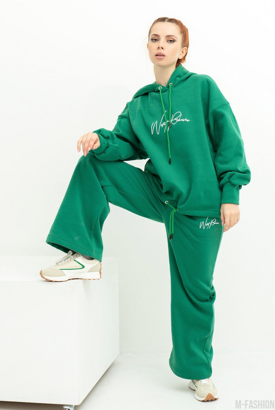Зеленый утепленный костюм с принтом - Фото 1