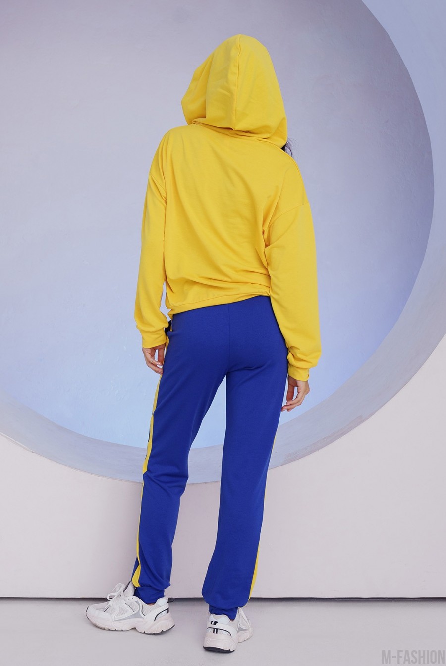 Желто-синий трикотажный костюм с лампасами- Фото 3