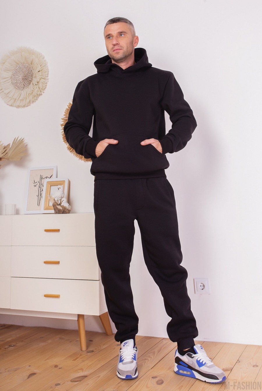 Черный утепленный флисом костюм с капюшоном - Фото 1