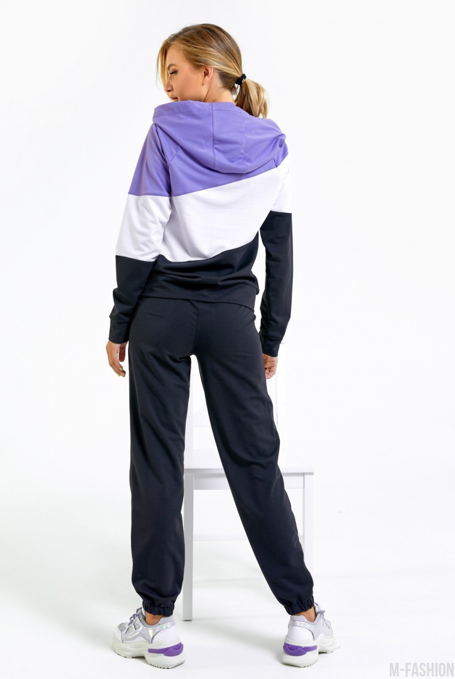 Черно-фиолетовый трикотажный спортивный костюм с капюшоном- Фото 3