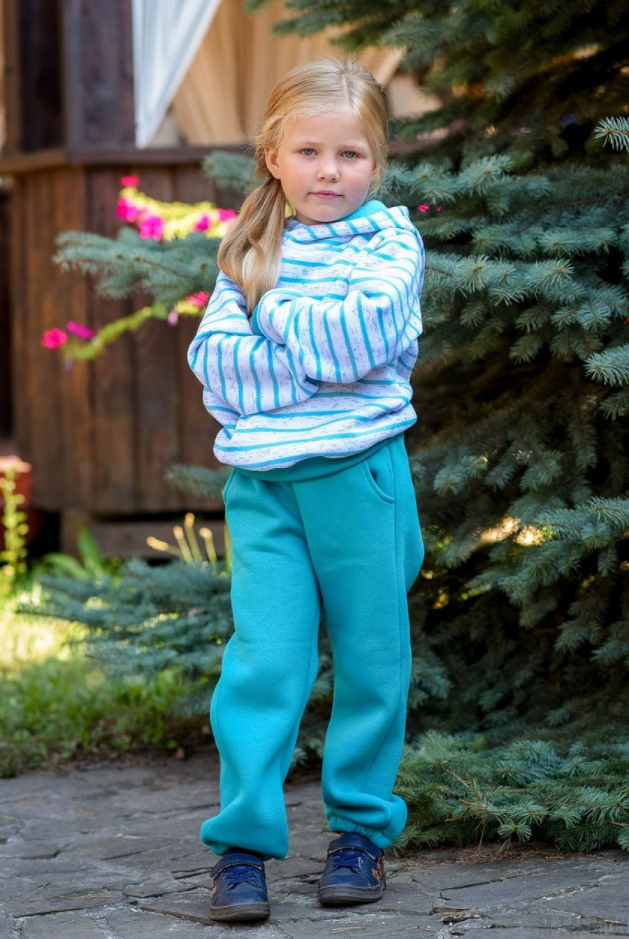 Теплый спортивный костюм из футера серо-бирюзового цвета с капюшоном и карманами - Фото 1