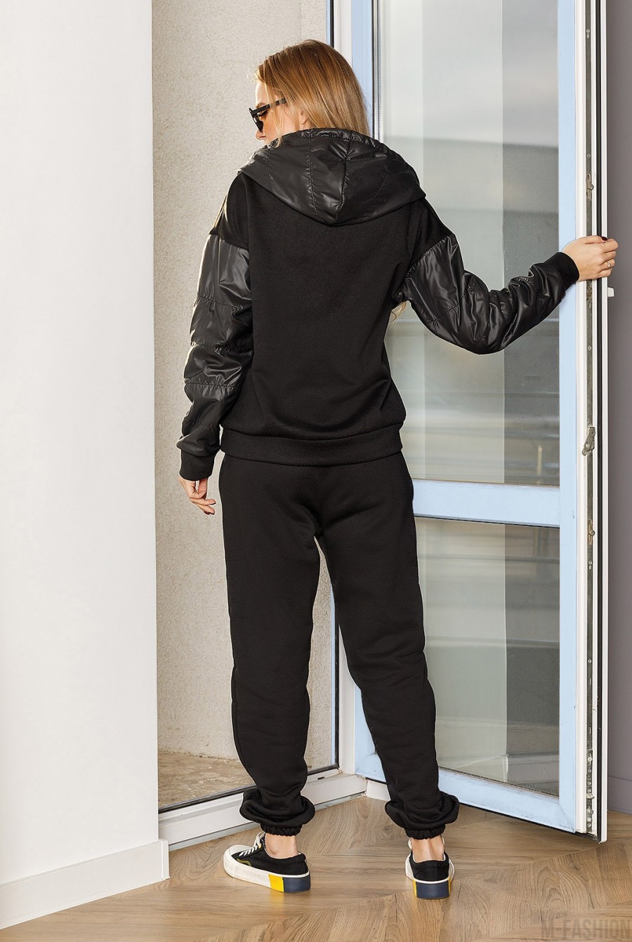 Черный теплый комбинированный костюм с вставками из плащевки- Фото 3