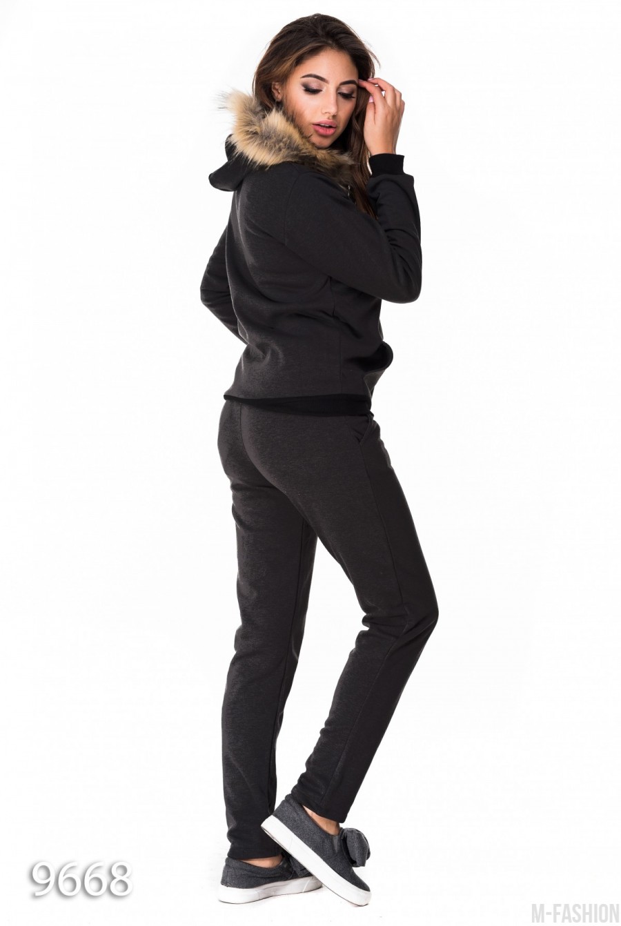 Черный спортивный костюм с капюшоном с меховой отделкой- Фото 5