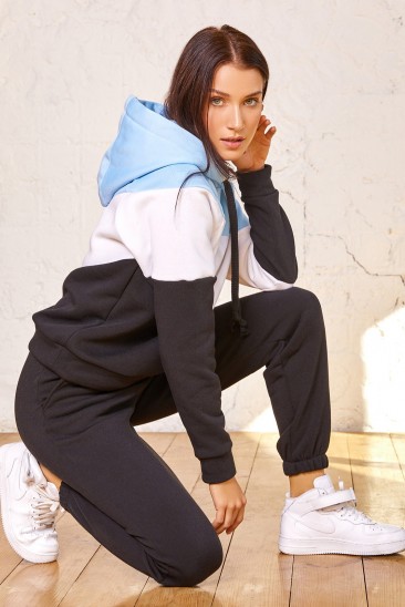 Черно-голубой утепленный спортивный костюм с капюшоном