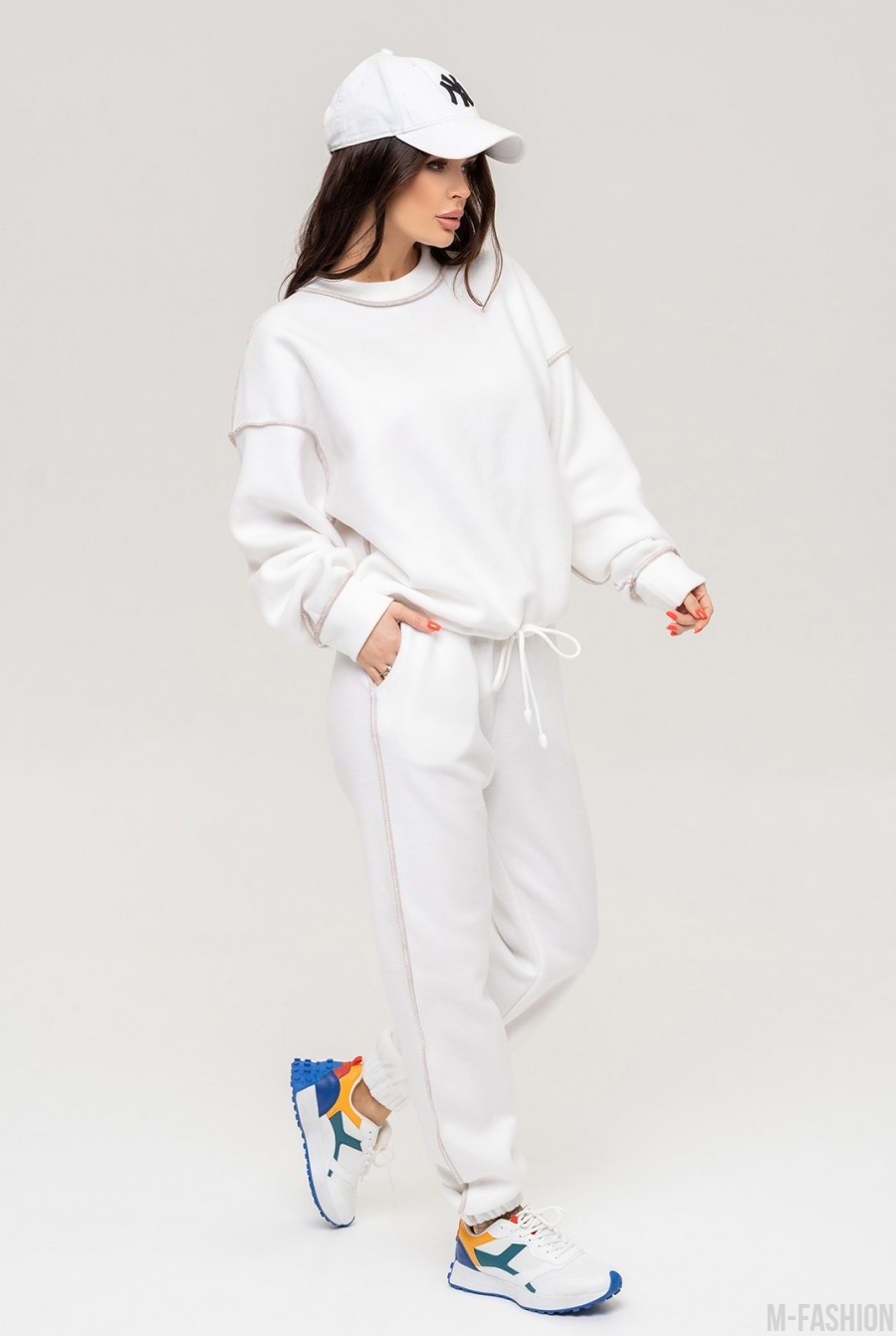 Белый флисовый костюм с внешними швами- Фото 2