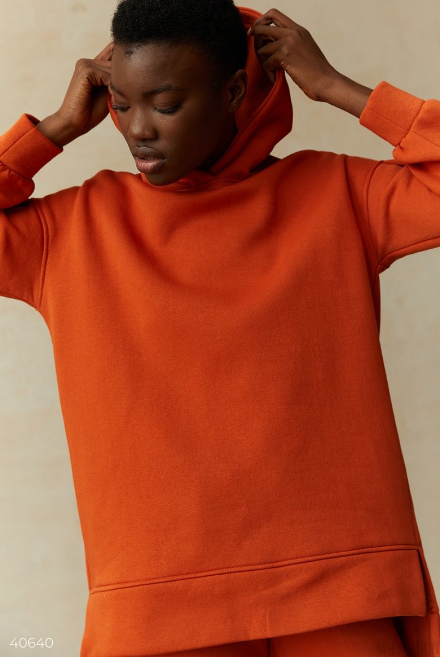 Оранжевый костюм с капюшоном- Фото 3