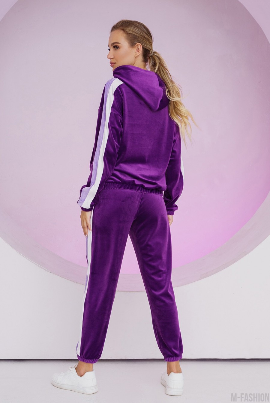 Фиолетовый велюровый костюм с лампасами- Фото 4