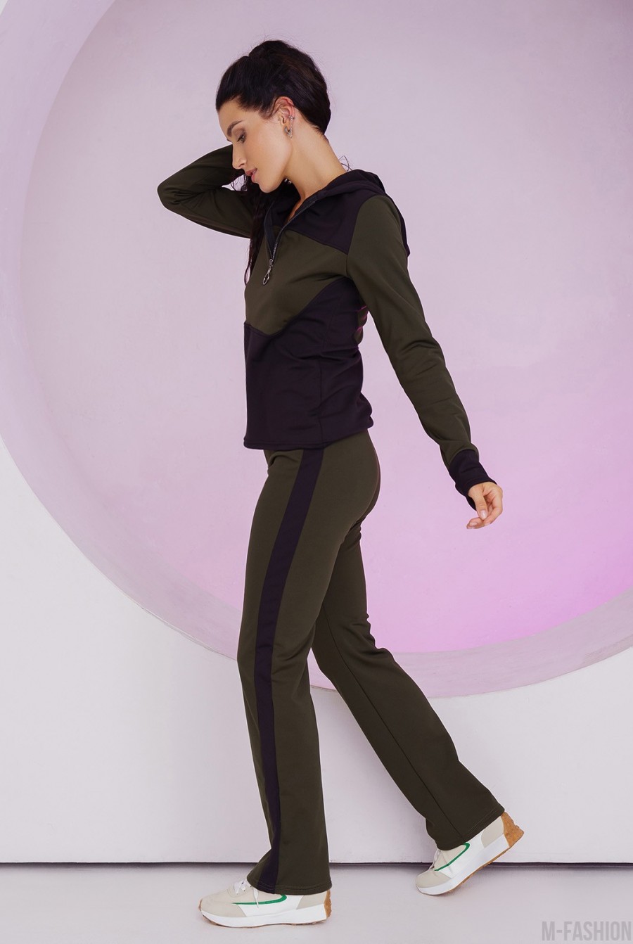 Утепленный костюм цвета хаки с капюшоном- Фото 2