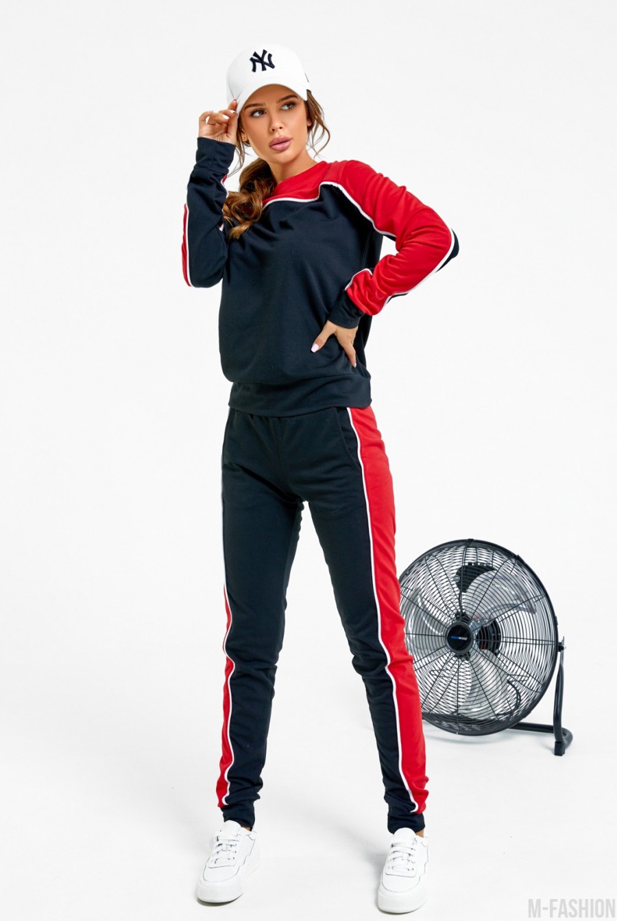 Черно-красный трикотажный спортивный костюм - Фото 1