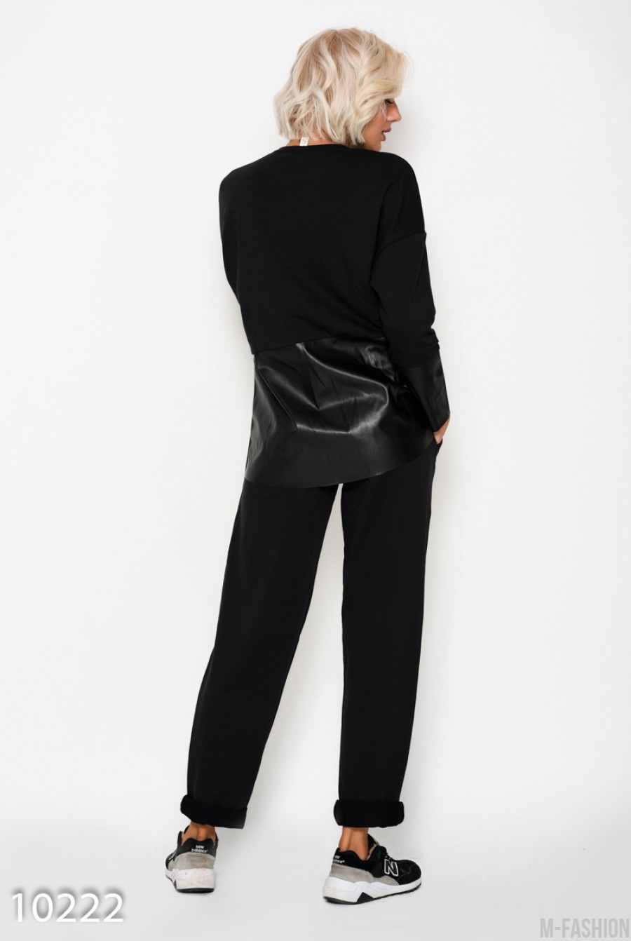Черный спортивный костюм с удлиненной спинкой и вставками из эко-кожи- Фото 5