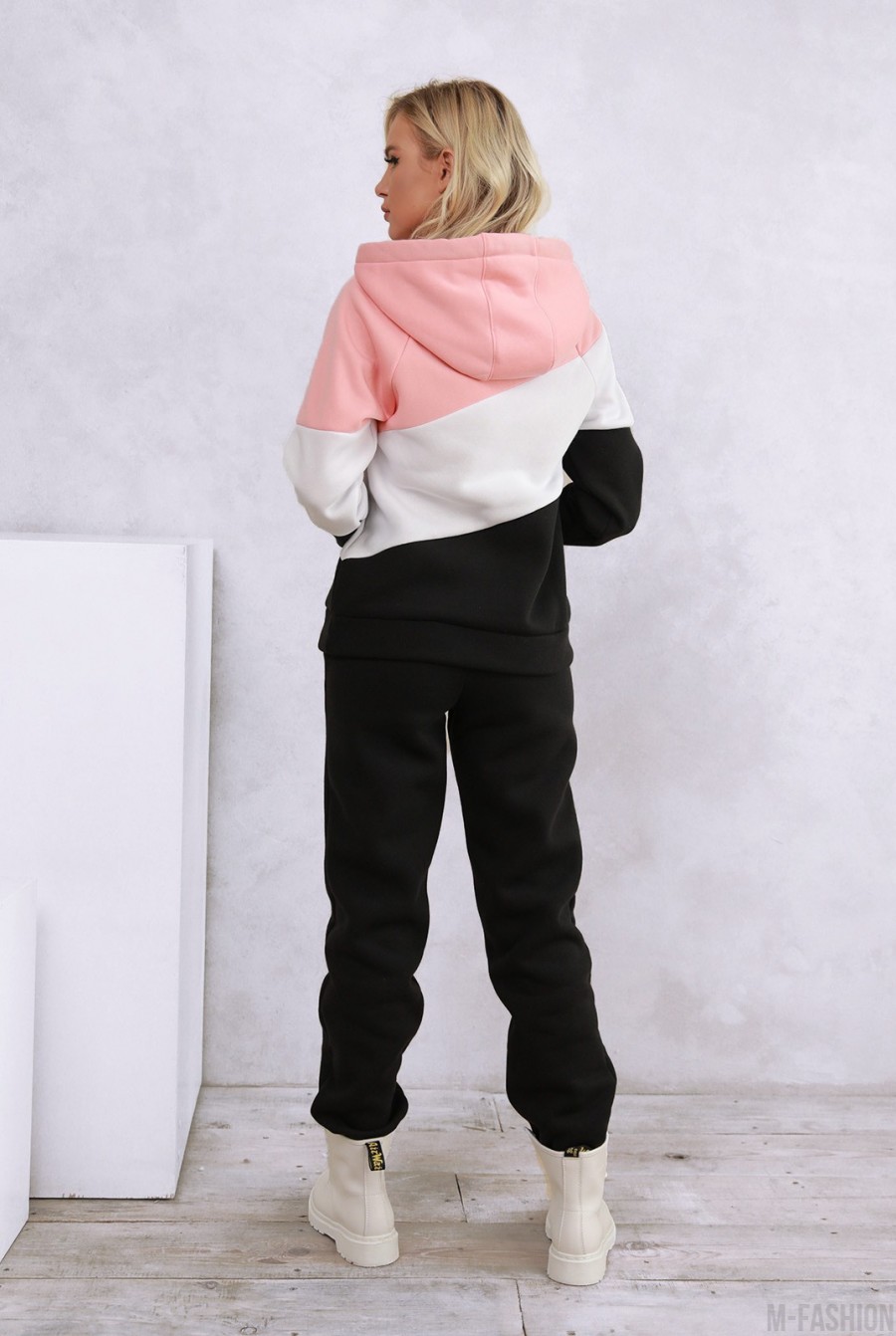 Черно-персиковый утепленный спортивный костюм с капюшоном- Фото 3