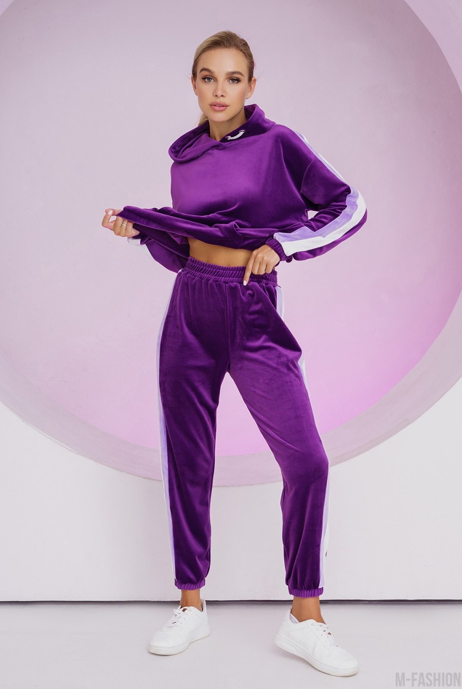 Фиолетовый велюровый костюм с лампасами- Фото 2