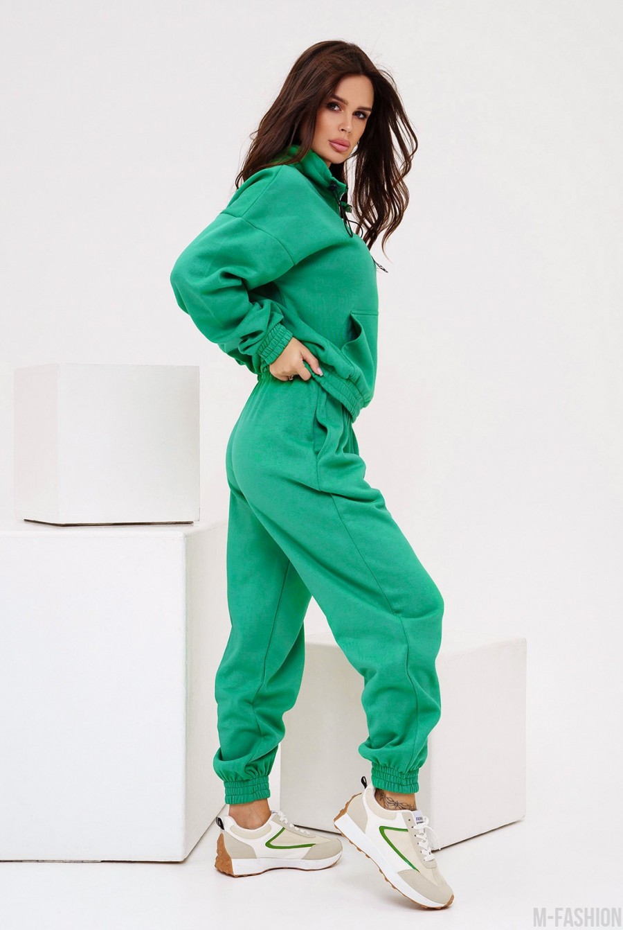 Зеленый теплый спортивный костюм с хомутом- Фото 2