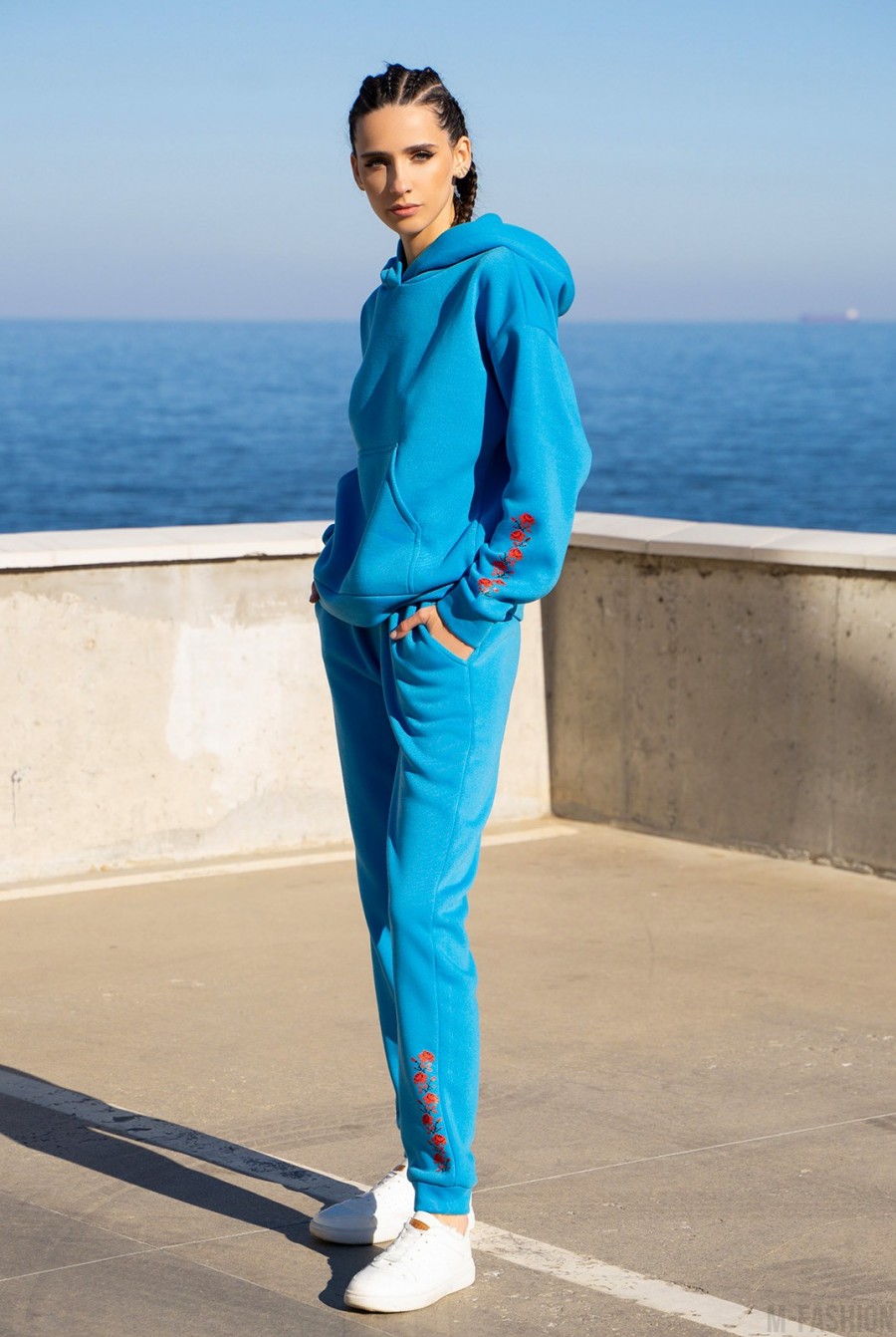 Голубой утепленный спортивный костюм с орнаментом- Фото 2