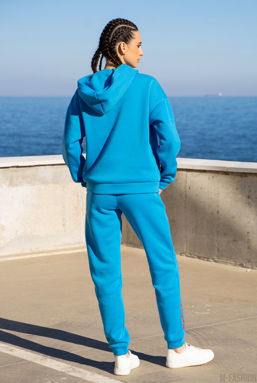 Голубой утепленный спортивный костюм с орнаментом- Фото 3