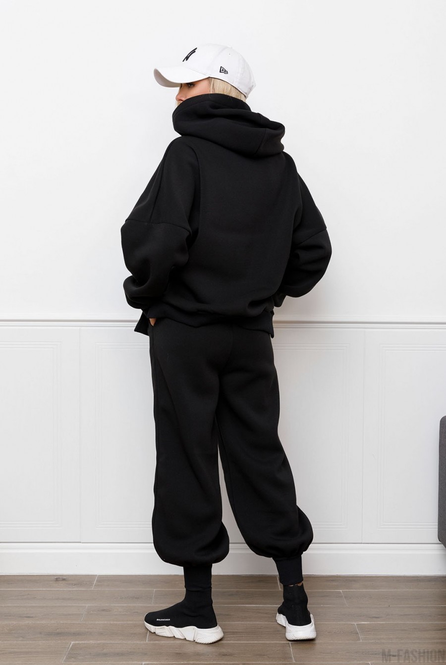Черный утепленный флисом костюм с худи и шароварами- Фото 3