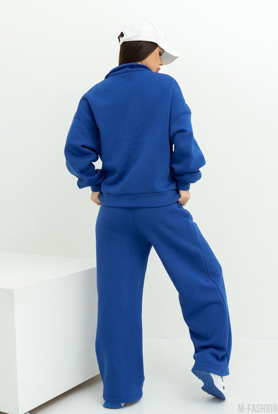 Синий свободный теплый костюм с карманом- Фото 3