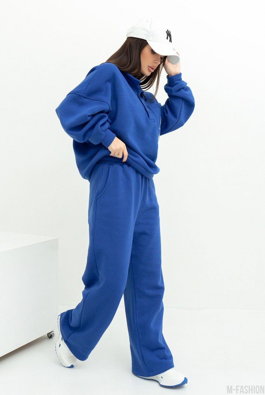 Синий свободный теплый костюм с карманом- Фото 2