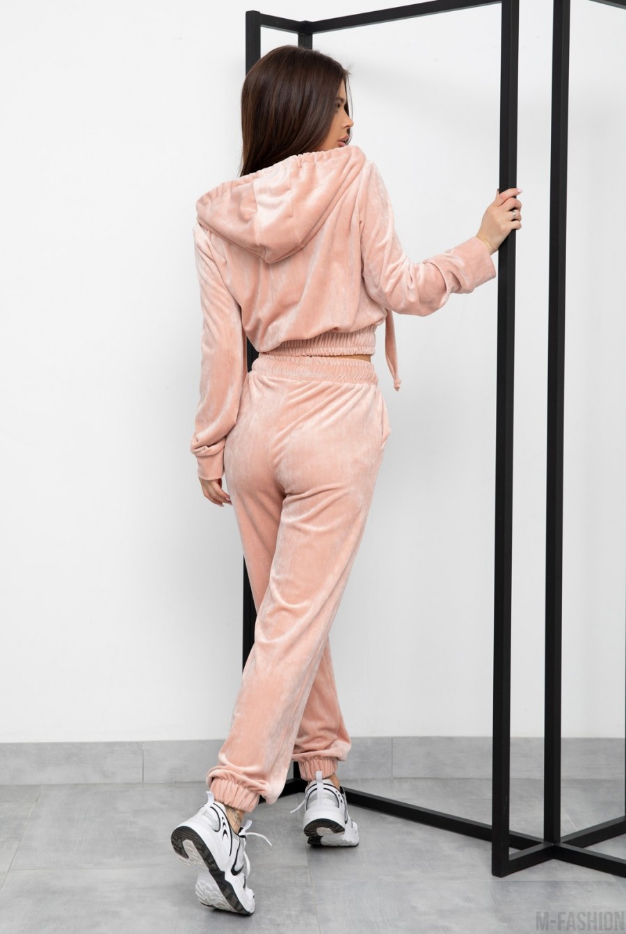 Розовый велюровый костюм с короткой толстовкой- Фото 3