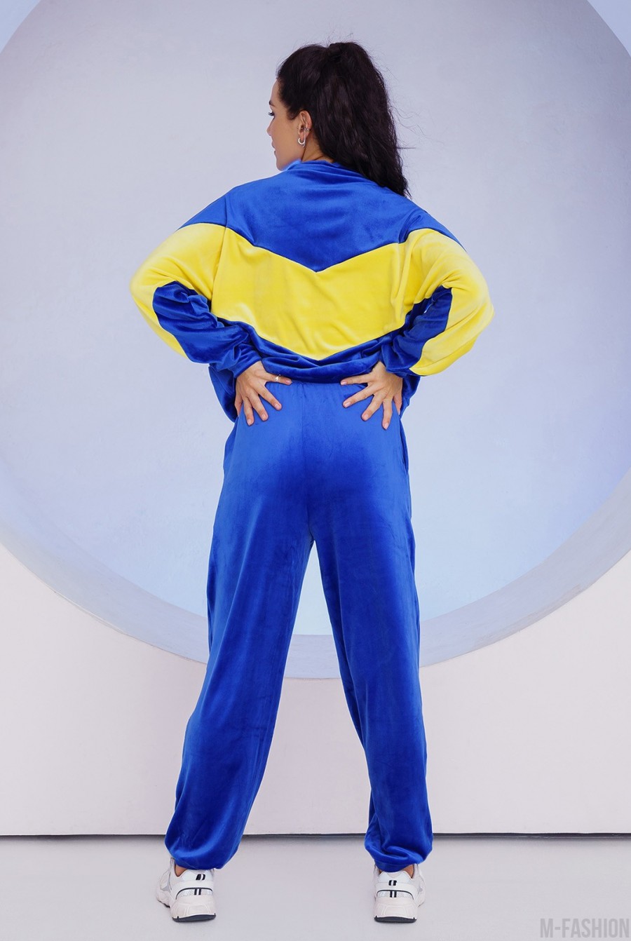 Синий велюровый костюм с толстовкой на молнии- Фото 3