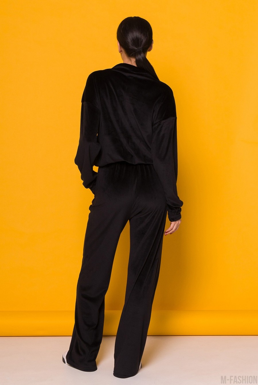 Черный велюровый костюм с хомутом- Фото 3