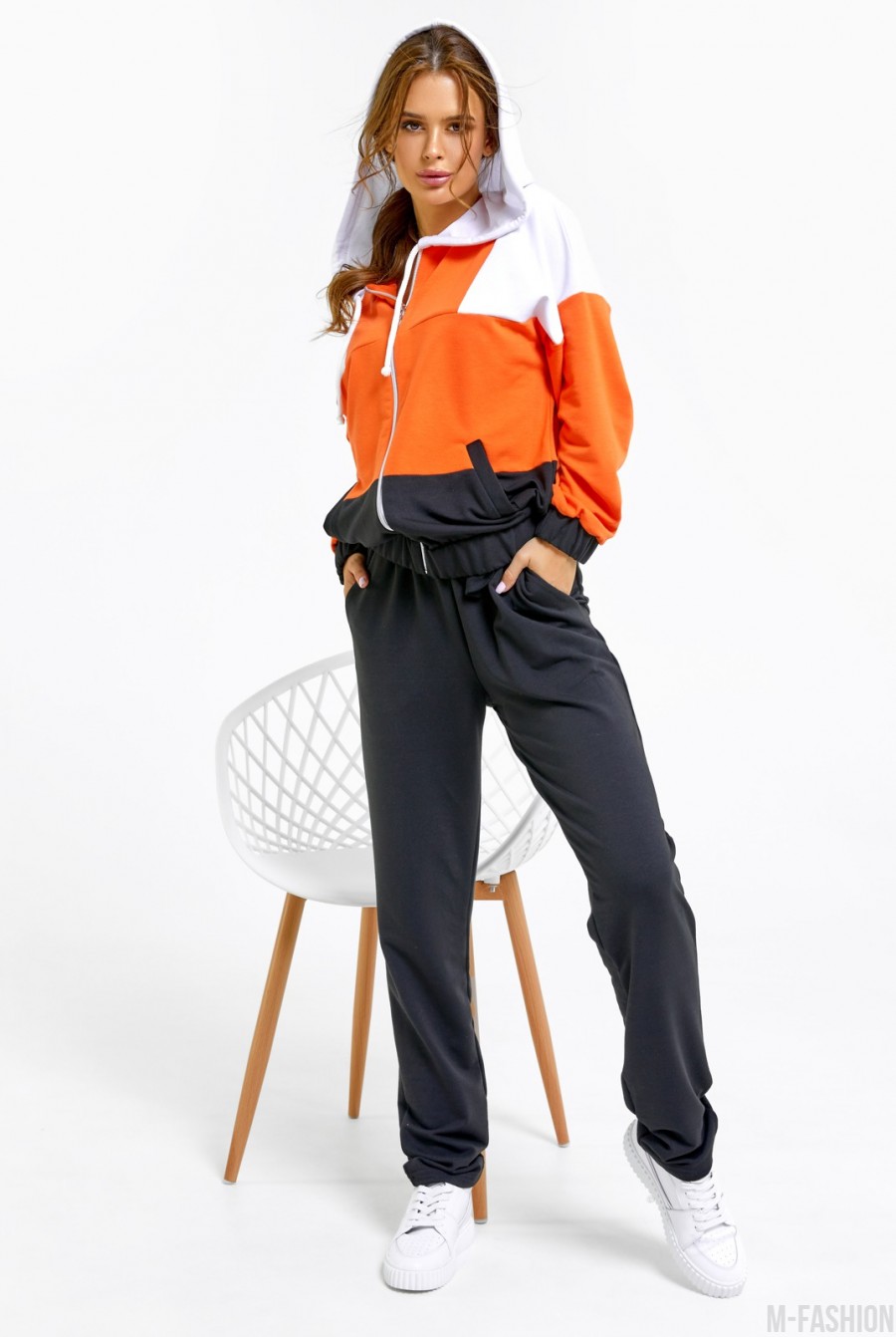 Черно-оранжевый спортивный костюм на молнии - Фото 1