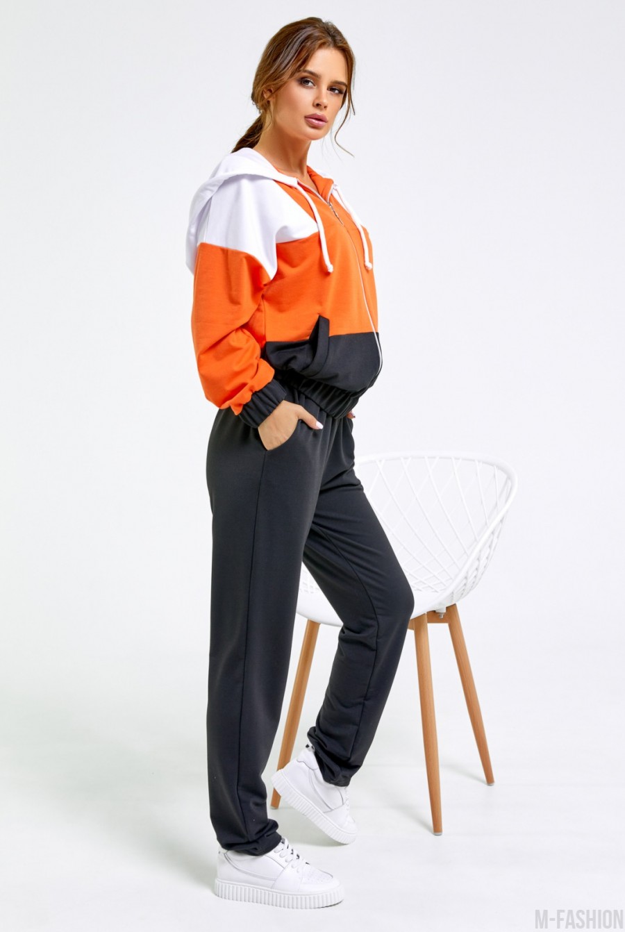 Черно-оранжевый спортивный костюм на молнии- Фото 2